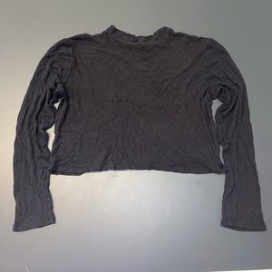 Black cropped long tee